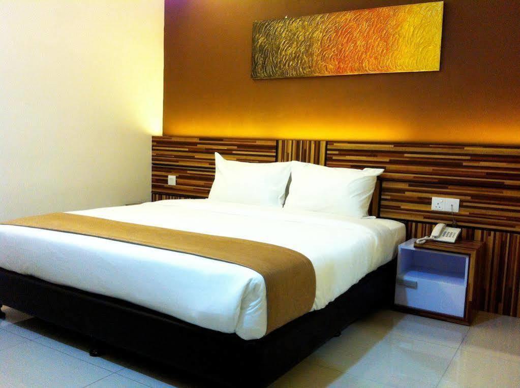 Oyo 89683 Gm Holiday Hotel Permai Jaya Kampong Tebing Rabak Esterno foto
