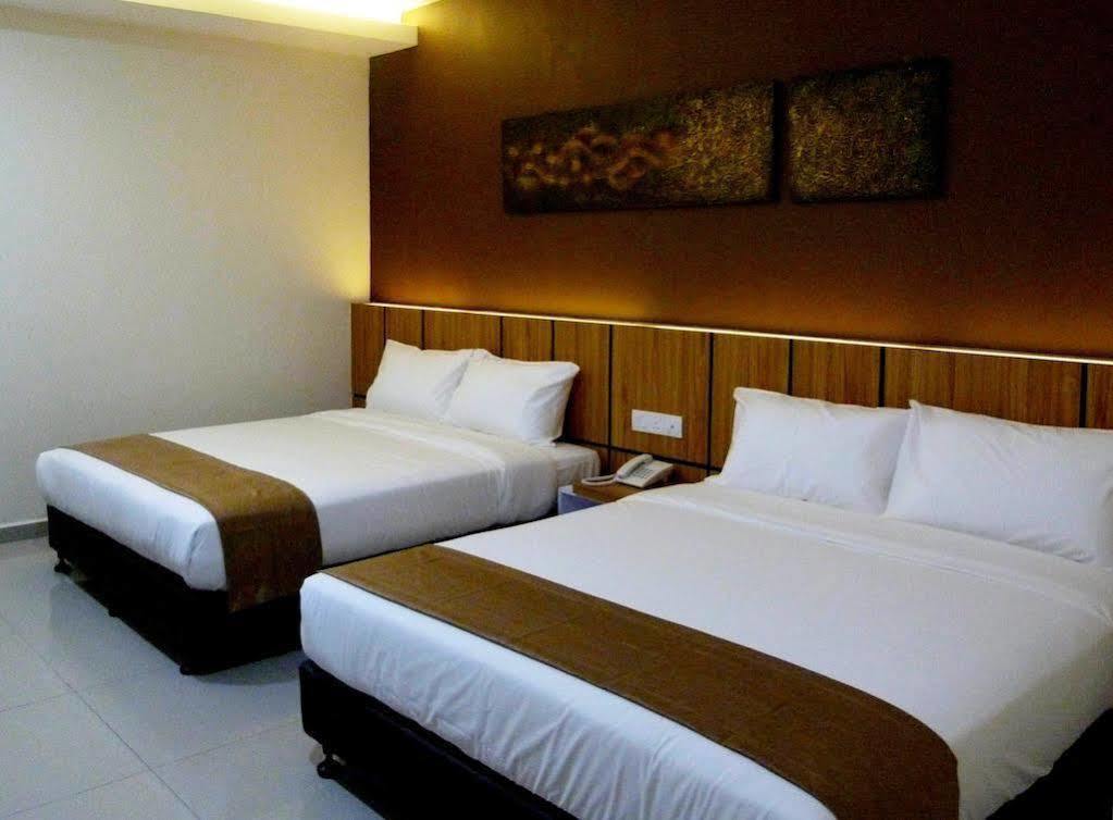 Oyo 89683 Gm Holiday Hotel Permai Jaya Kampong Tebing Rabak Esterno foto